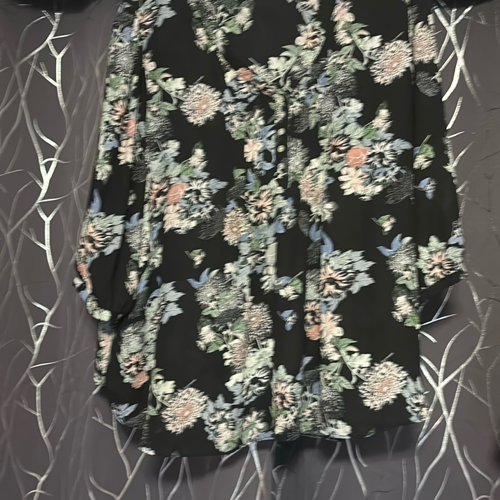 Silky shirts, three buttons 100% polyester worn once